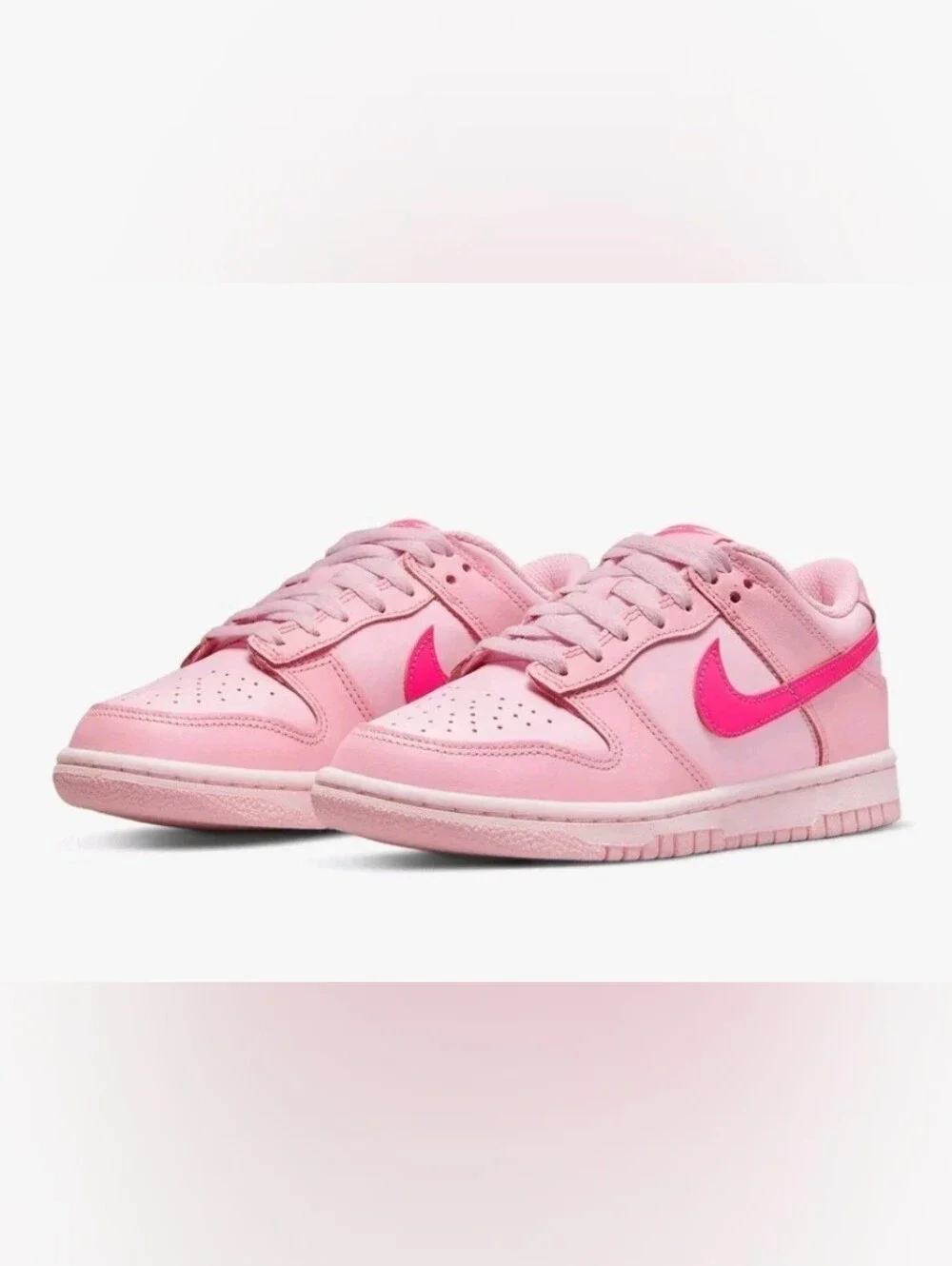 NIKE WOMEN'S LOW TRIPLE PINK SNEAKERS. SIZE 8 U. S.  DH9756-600